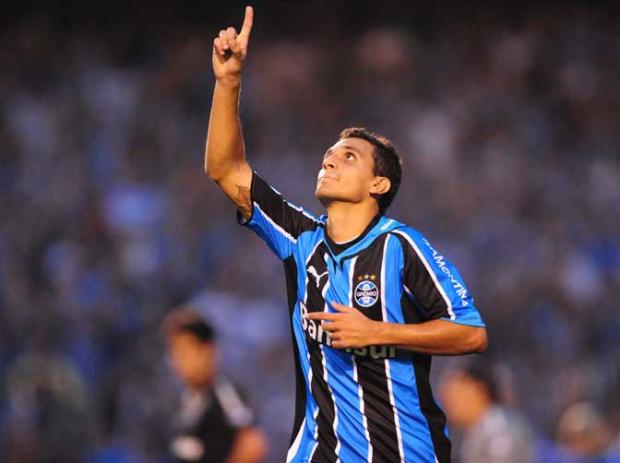 Fábio Santos reclama de vaias da torcida Diego Vara/ Fábio Santos reclama de vaias da torcida Diego Vara/