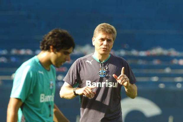 Autuori considera cedo para falar em carências do grupo gremista Arivaldo Chaves/ Autuori considera cedo para falar em carências do grupo gremista Arivaldo Chaves/