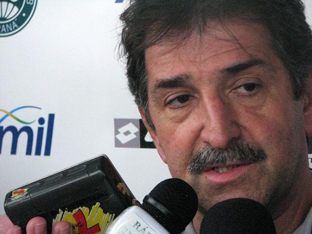 Técnico do Coritiba acusa Inter de pressionar a arbitragem Eduardo Cecconi/