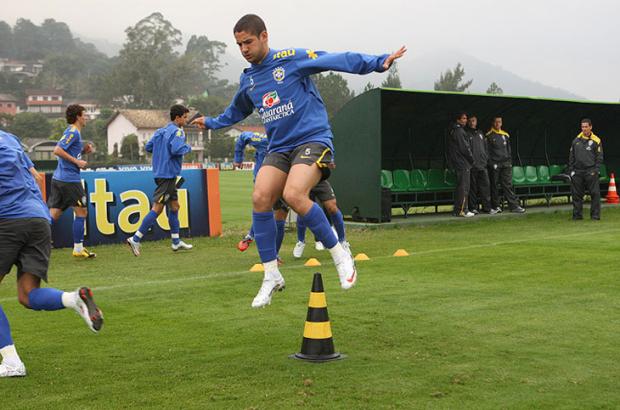 Artilheiros da Seleção na Europa, Pato e Luís Fabiano brigam pelo posto de goleador Divulgação, CBF/