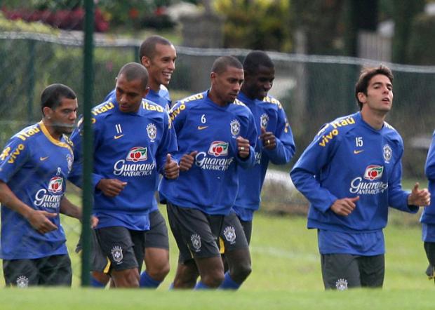Júlio César brinca: Quero mais que o Kaká vá para o Real Andre Luiz Mello, AP/ Júlio César brinca: Quero mais que o Kaká vá para o Real Andre Luiz Mello, AP/