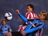 Maxi López disputa bola 