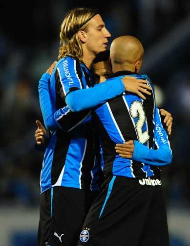 Jogadores do Náutico lamentam erro de arbitragem em gol do Grêmio Jefferson Botega/