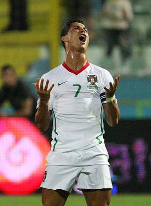 Portugal vence Albânia em jogo dramático Armando Babani, EFE/ Portugal vence Albânia em jogo dramático Armando Babani, EFE/