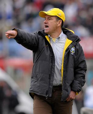 Dunga ironiza suposta violência dos jogadores uruguaios Matilde Campodonico, AP/ Dunga ironiza suposta violência dos jogadores uruguaios Matilde Campodonico, AP/
