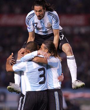 Argentina vence a Colômbia em Buenos Aires Emiliano Lasalvia, AP/