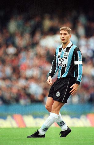 Autor de gol na última vitória no Mineirão, Scheidt considera Grêmio favorito Sílvio Ávila, BD - 31/5/1999/ Autor de gol na última vitória no Mineirão, Scheidt considera Grêmio favorito Sílvio Ávila, BD - 31/5/1999/