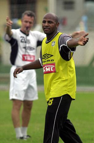Jeovânio, ex-Figueirense, deve trocar de time na França Roberto Scola/ Jeovânio, ex-Figueirense, deve trocar de time na França Roberto Scola/
