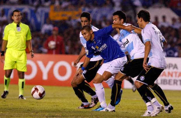 Marcelo Grohe projeta 2 a 0 para o Grêmio no Olímpico /