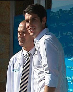 Kaká chega a Madri e é aprovado em exame com médico do Real EFE/ Kaká chega a Madri e é aprovado em exame com médico do Real EFE/