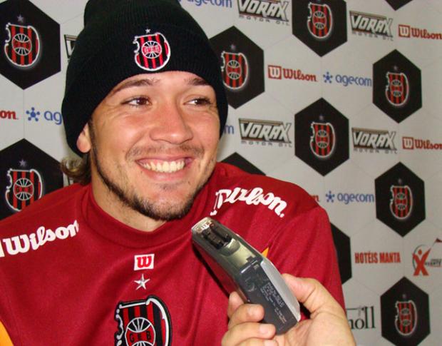 Kito treina com o Brasil-Pe e pode estrear contra o Caxias Leonardo Crizel/GEB, Divulgação/
