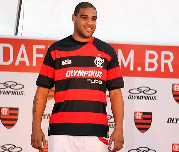 Adriano falta a treino, mas liga para Cuca e avisa ausência Divulgação, Vipcomm/ Adriano falta a treino, mas liga para Cuca e avisa ausência Divulgação, Vipcomm/