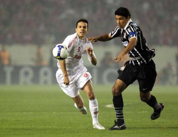 Após título com o Corinthians, William fica na torcida pelo Grêmio Daniel Marenco/ Após título com o Corinthians, William fica na torcida pelo Grêmio Daniel Marenco/