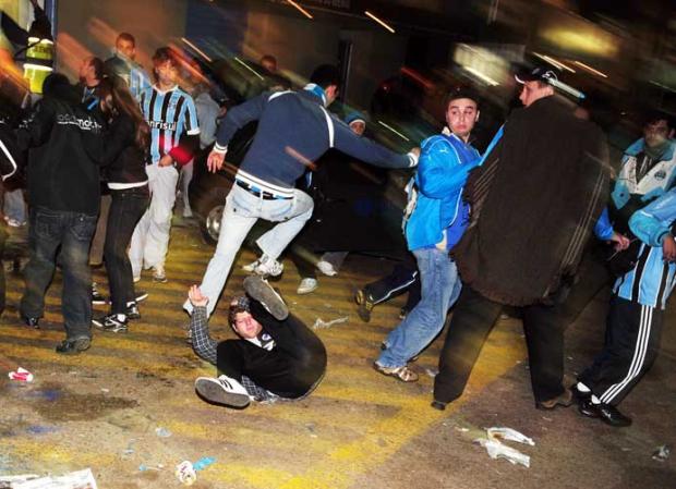 Torcedores com ingresso voltam para casa sem entrar no Olímpico Ricardo Chaves/
