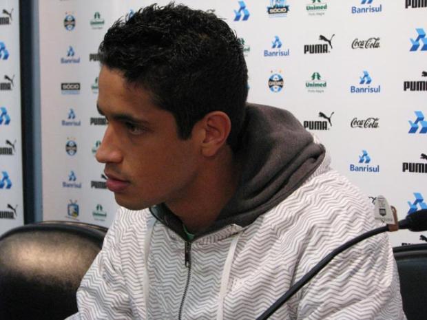 Possível reformulação no elenco não preocupa grupo do Grêmio, garante Léo Tatiana Lopes/ Possível reformulação no elenco não preocupa grupo do Grêmio, garante Léo Tatiana Lopes/
