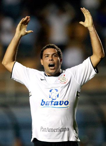 Mano Menezes confirma Ronaldo para enfrentar o Grêmio Andre Penner, AP/