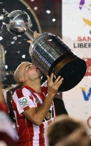 Estudiantes é recebido com festa na Argentina Marcelo Sayao/EFE /
