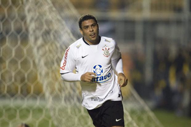 Corinthians vence Sport com dois gols de Ronaldo Sebastiao Moreira, EFE/ Corinthians vence Sport com dois gols de Ronaldo Sebastiao Moreira, EFE/
