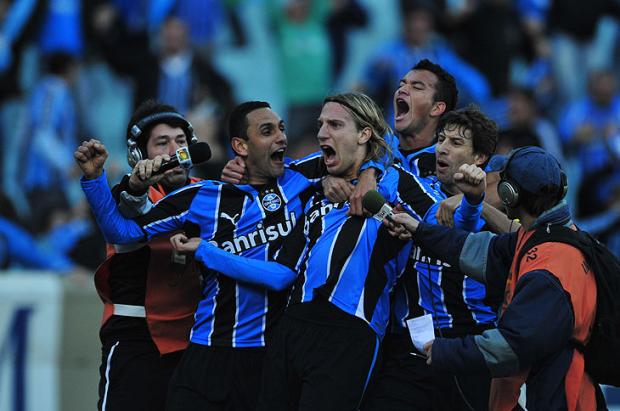 Grêmio vira e vence o clássico Gre-Nal dos 100 anos Daniel Marenco/