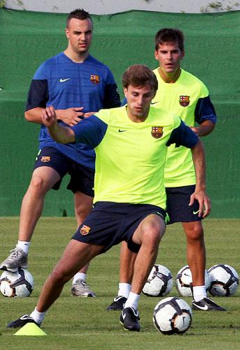 Barcelona deve ceder Henrique ao Racing Santander Albert Olivé, EFE/