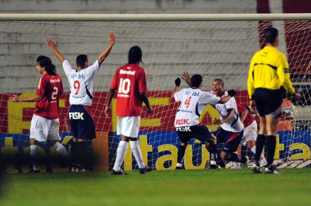 Michel Alves pede desculpas por falhas diante do Barueri Diego Vara/ Michel Alves pede desculpas por falhas diante do Barueri Diego Vara/