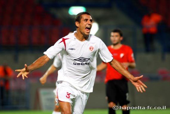 Douglas da Silva é o zagueiro observado pelo Tricolor Divulgação/ Douglas da Silva é o zagueiro observado pelo Tricolor Divulgação/