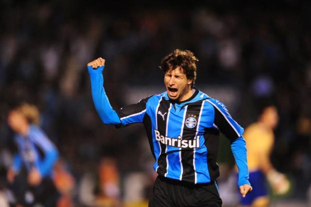 Grêmio goleia Cruzeiro de virada por 4 a 1 no Olímpico Diego Vara/ Grêmio goleia Cruzeiro de virada por 4 a 1 no Olímpico Diego Vara/