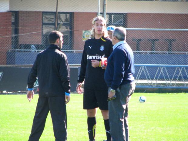 Maxi López sente dores na coxa e abandona o treino do Grêmio Vinicius Rebello/ Maxi López sente dores na coxa e abandona o treino do Grêmio Vinicius Rebello/