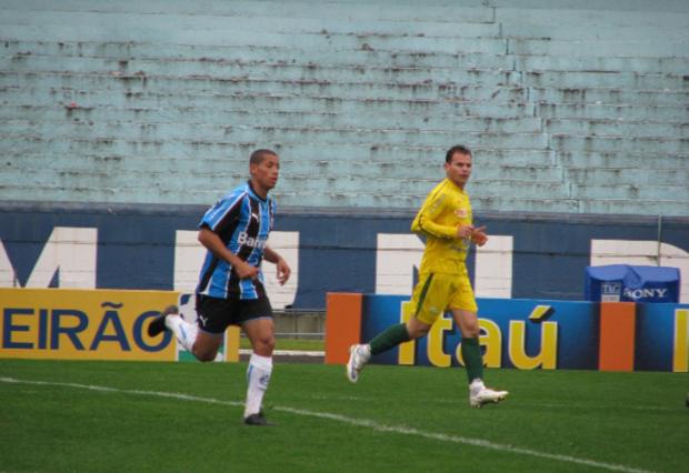 Sport contrata meia Isael, ex-Grêmio Vinicius Rebello/