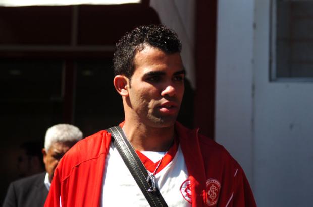 Dunga convoca Sandro para vaga de Josué na Seleção Divulgação/