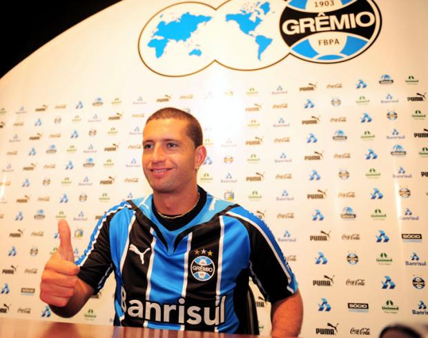 Na apresentação, Rochemback avisa que dará seu melhor vestindo azul Mauro Vieira/ Na apresentação, Rochemback avisa que dará seu melhor vestindo azul Mauro Vieira/