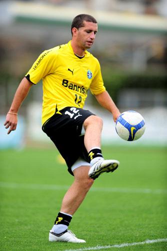 Rochemback se destaca em primeiro trabalho com bola pelo Grêmio Mauro Vieira/clicRBS Rochemback se destaca em primeiro trabalho com bola pelo Grêmio Mauro Vieira/clicRBS