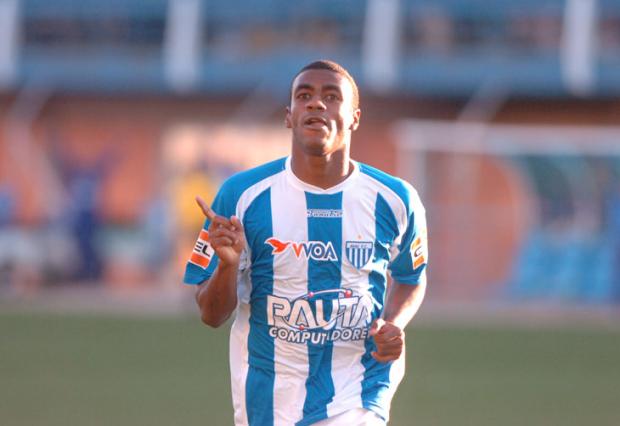 Meia avaiano afirma que não assinou contrato com outro clube Ricardo Duarte/