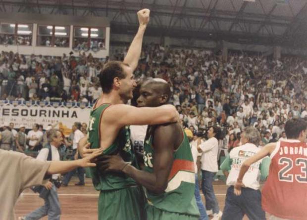 Campeões brasileiros da extinta Pitt Corinthians se reencontram 15 anos depois do título  Ronaldo Bernardi, BD /