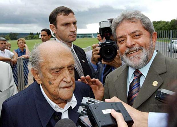 Em nota oficial, UNE define Niemeyer como transformador de horizontes José Cruz, ABR / Em nota oficial, UNE define Niemeyer como transformador de horizontes José Cruz, ABR /