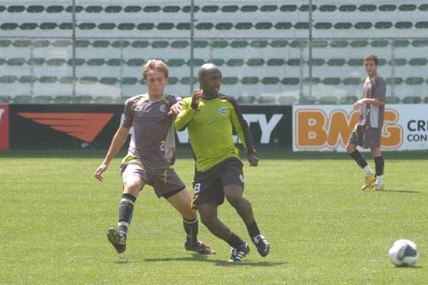 Mendes e Marcos Denner disputam vaga no Juventude Roni Rigon/ Mendes e Marcos Denner disputam vaga no Juventude Roni Rigon/