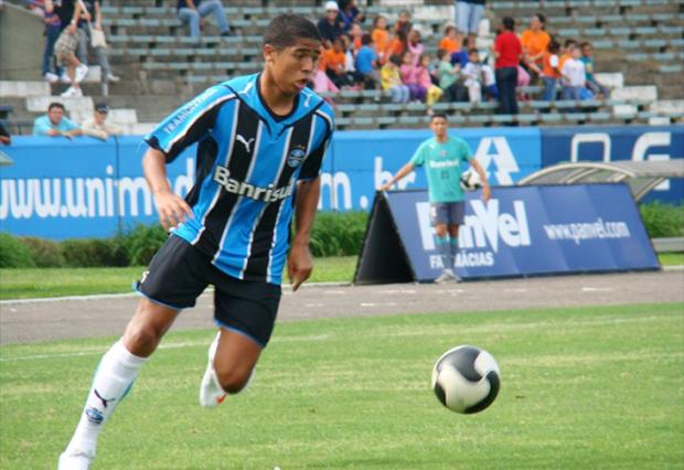 Silas convoca Bergson para a pré-temporada tricolor divulgação, site do grêmio /