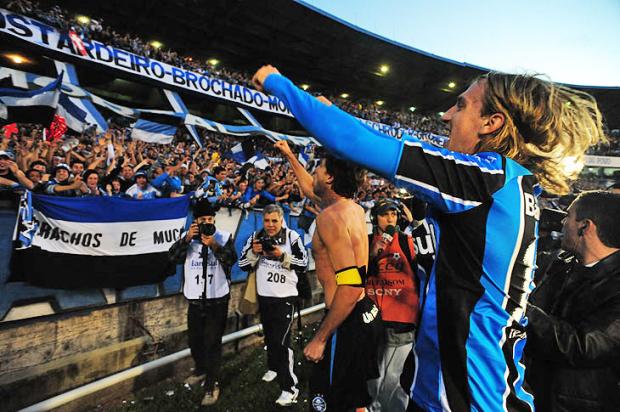 Gre-Nais históricos do Brasileirão: Um século depois dos 10 a 0, Grêmio vence novamente Diego Vara/ Gre-Nais históricos do Brasileirão: Um século depois dos 10 a 0, Grêmio vence novamente Diego Vara/