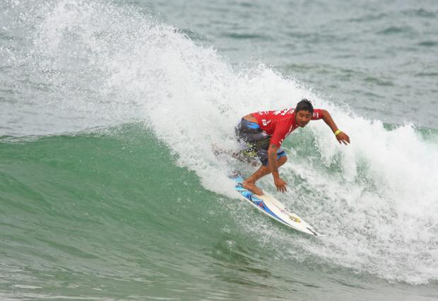 Pablo Paulino consegue a melhor nota desta quinta no WQS de Fernando de Noronha Daniel Smorigo, ASP / Pablo Paulino consegue a melhor nota desta quinta no WQS de Fernando de Noronha Daniel Smorigo, ASP /