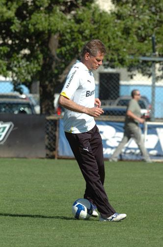 Autuori avisa para postulantes ao título se cuidarem com o Grêmio Valdir Friolin/