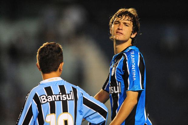 Mário Fernandes está fora do jogo contra o Santo André Diego Vara/ Mário Fernandes está fora do jogo contra o Santo André Diego Vara/