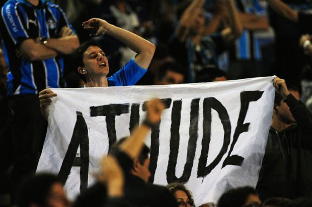 Torcida do Grêmio está insatisfeita com a direção  Diego Vara  /