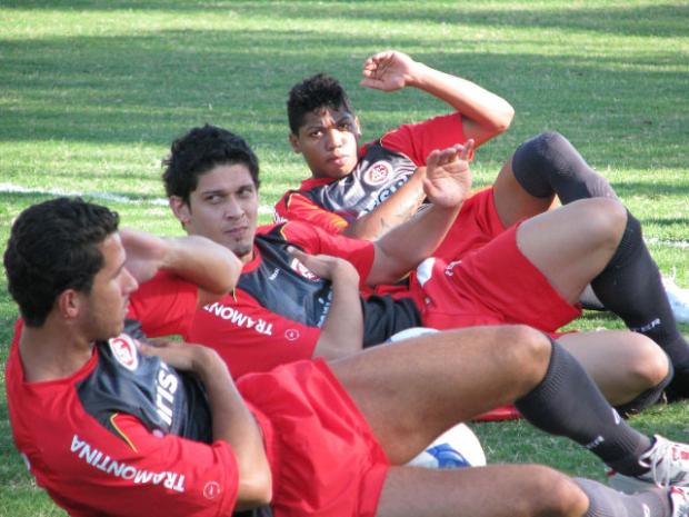 Edu participa de treino físico e volta a ser alternativa Eduardo Cecconi /