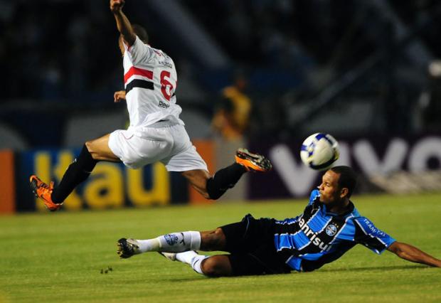 Com três expulsos, São Paulo segura o Grêmio no Olímpico Diego Vara/