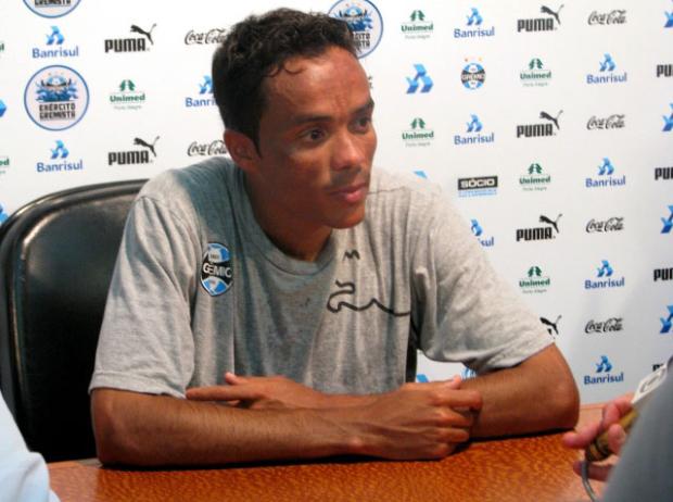 Lúcio tira proveito dos dias sem jogos para recuperar parte física Tatiana Lopes/clicRBS