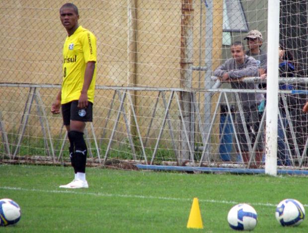 Autuori pede para Douglas Costa caprichar nos cruzamentos  Tatiana Lopes/