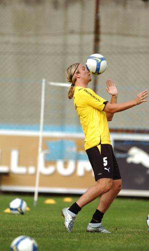 Grêmio estaria em busca de parceiros para ficar com Maxi López Daniel Marenco /