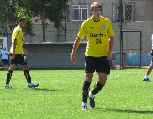 Jogadores do Grêmio que não enfrentaram o Cruzeiro fazem coletivo com juniores Tatiana Lopes /