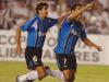 Tcheco e Diego Souza celebram a classificação do Grêmio à final da Copa Libertadores da América de 2007, contra o Santos na Vila Belmiro