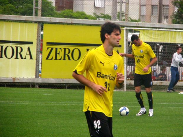 Jonas faz primeiro treino com o grupo após recuperação Diego Guichard/clicRBS Jonas faz primeiro treino com o grupo após recuperação Diego Guichard/clicRBS